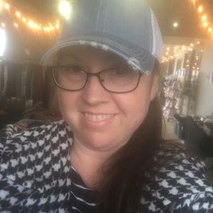 Meet your Posher, April